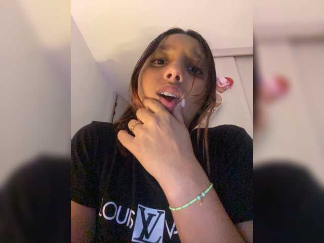 Alisson-Grey live cam on BongaCams