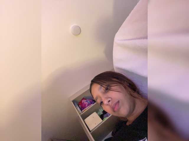 Alisson-Grey live cam preview