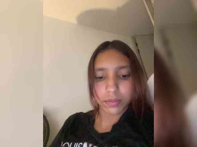 Alisson-Grey webcam