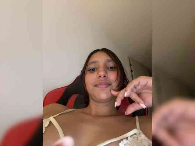 Alisson-Grey webcam