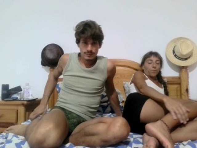 ltalianSexyCouple live cam preview