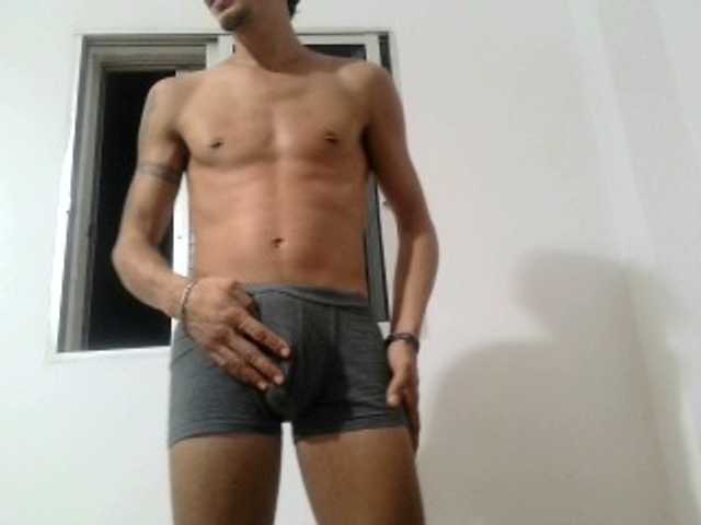 Minippels69 live cam on BongaCams