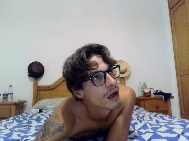 Minippels69 live cam on BongaCams