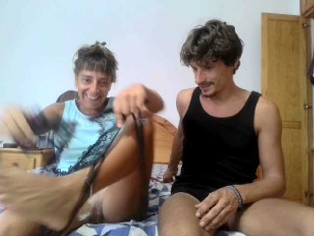 Ltaliansexycouple live cam