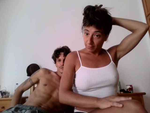 ltalianSexyCouple webcam