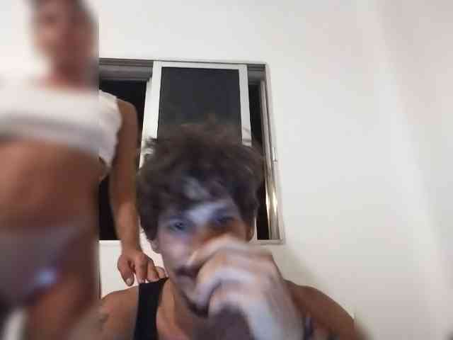 ltalianSexyCouple webcam