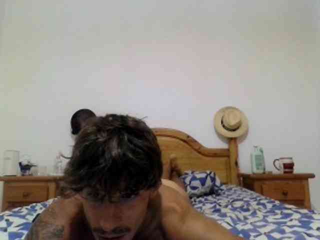 ltalianSexyCouple webcam