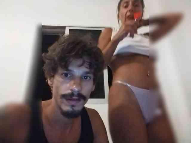 ltalianSexyCouple webcam