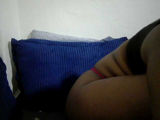 Curveydoll live cam on BongaCams