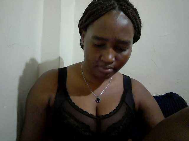 Curveydoll live cam on BongaCams