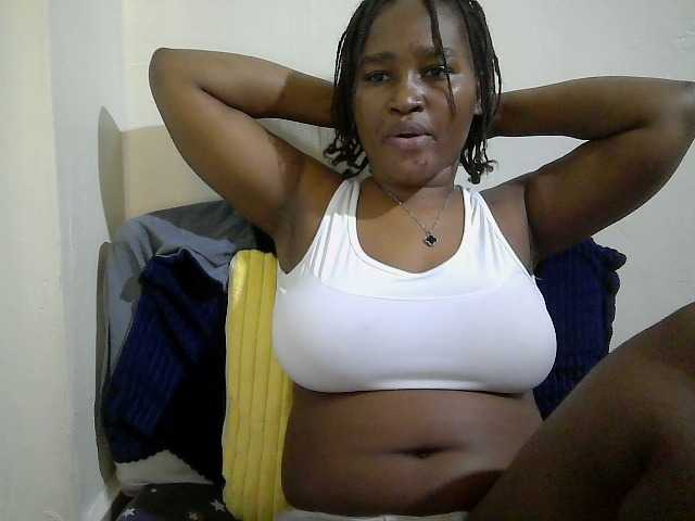 Curveydoll live cam on BongaCams