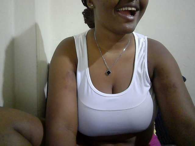 Curveydoll live cam on BongaCams