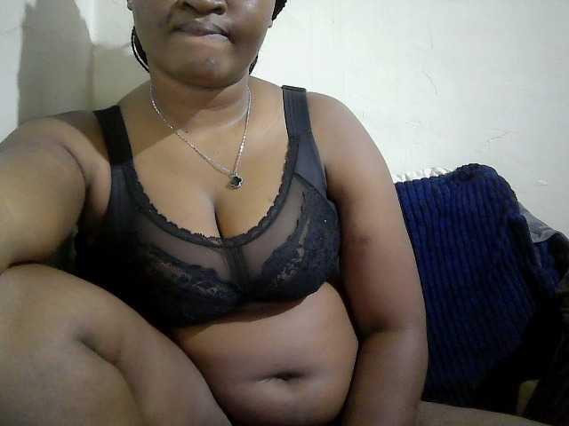 Curveydoll live cam on BongaCams
