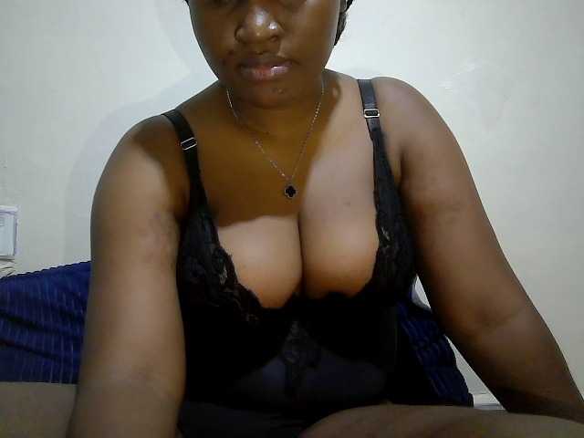 Curveydoll live cam on BongaCams
