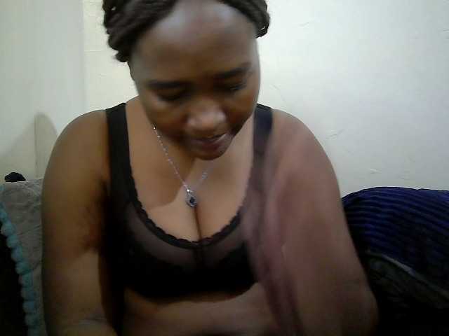 Curveydoll live cam on BongaCams