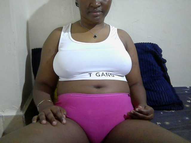 Curveydoll live cam on BongaCams