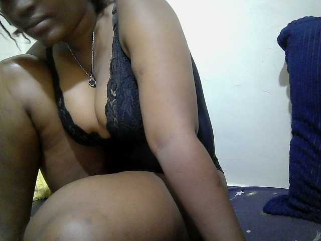 Curveydoll live cam on BongaCams