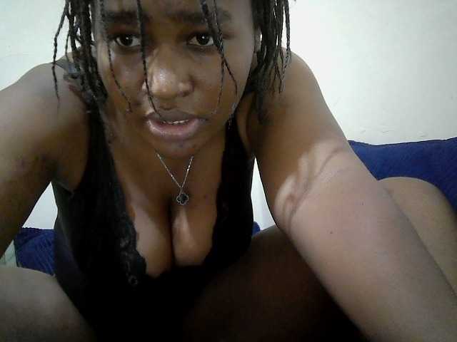 Curveydoll live cam on BongaCams