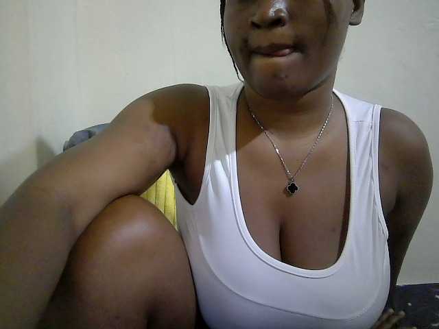 Curveydoll live cam on BongaCams
