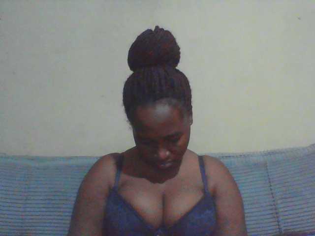 Curveydoll live cam on BongaCams
