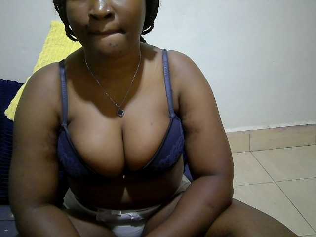 Curveydoll live cam on BongaCams