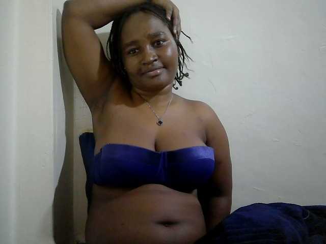 Curveydoll live cam on BongaCams