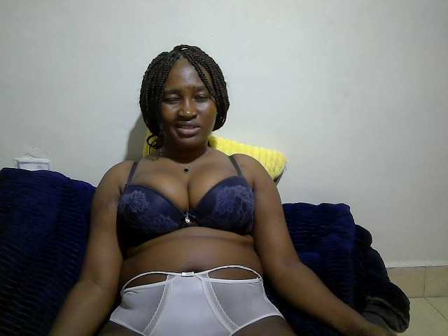 Curveydoll live cam on BongaCams