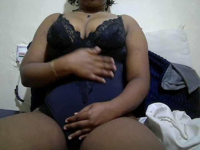 Curveydoll live cam on BongaCams