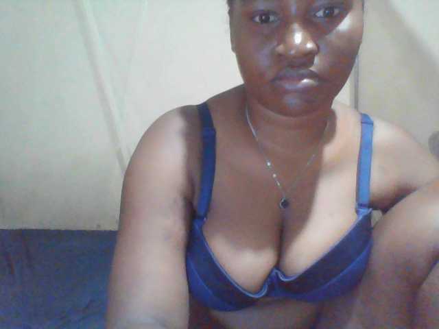 Curveydoll live cam on BongaCams