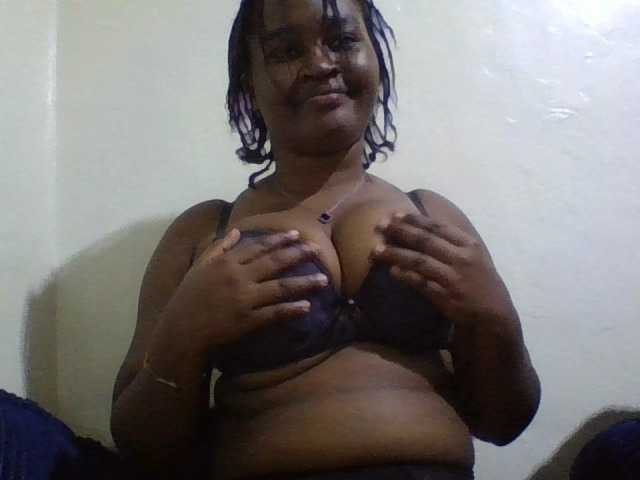 Curveydoll live cam on BongaCams