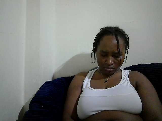 Curveydoll live cam on BongaCams