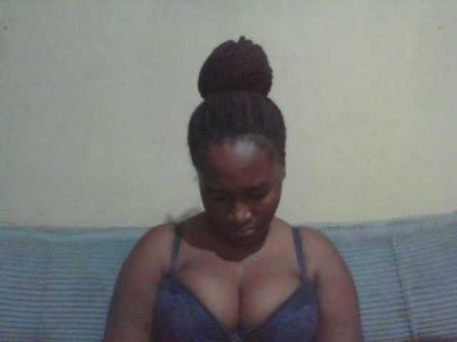 Curveydoll live cam on BongaCams
