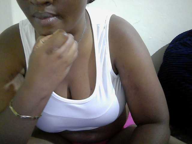 Curveydoll live cam on BongaCams