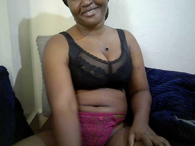 Curveydoll live cam on BongaCams
