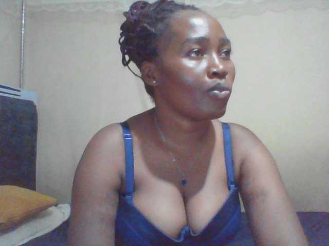 Curveydoll live cam on BongaCams