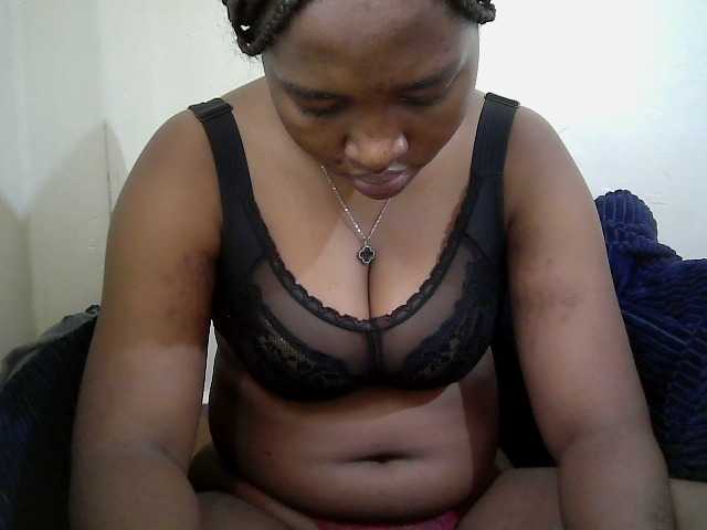 Curveydoll live cam on BongaCams