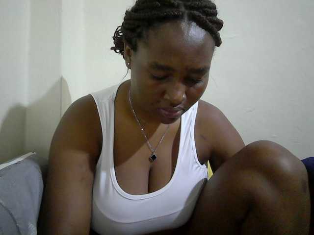 Curveydoll live cam on BongaCams