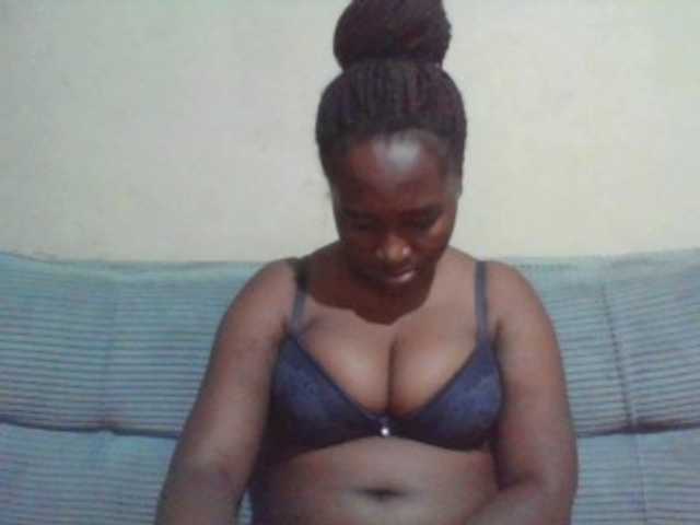 Curveydoll live cam on BongaCams