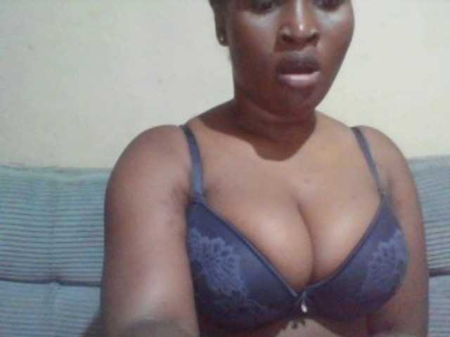 Curveydoll live cam on BongaCams