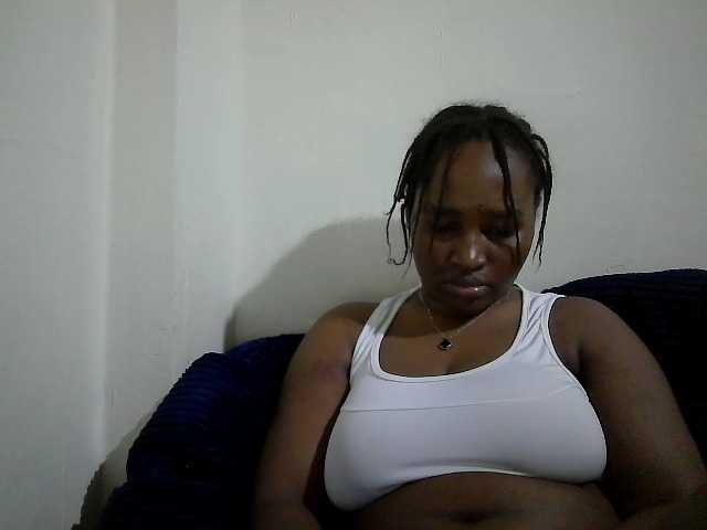 Curveydoll live cam on BongaCams