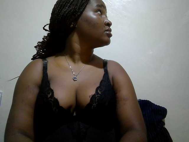 Curveydoll live cam on BongaCams