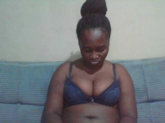 Curveydoll live cam on BongaCams