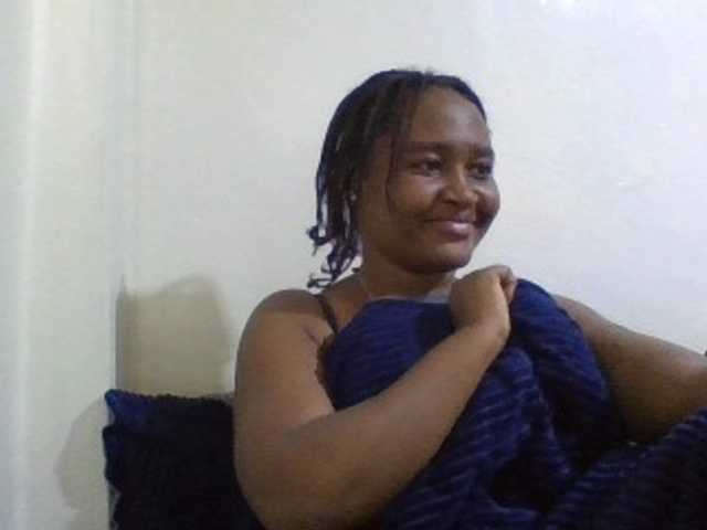 Curveydoll — live female cam
