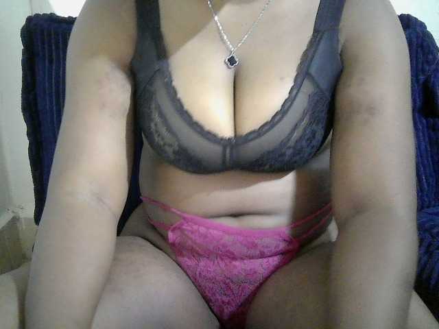 Curveydoll live cam preview