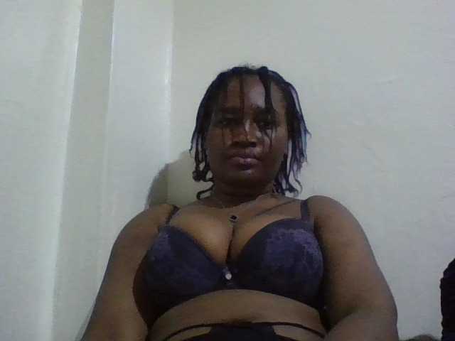 Curveydoll live cam on BongaCams