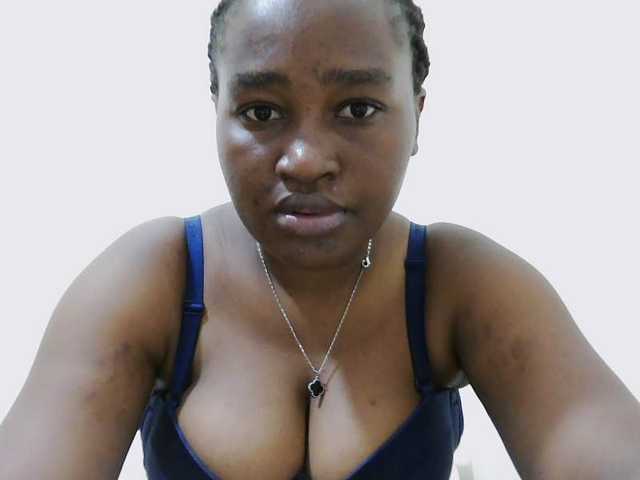 Curveydoll live cam on BongaCams