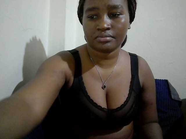Curveydoll live cam on BongaCams