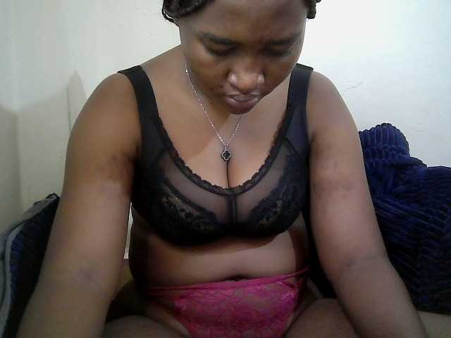 Curveydoll live cam on BongaCams