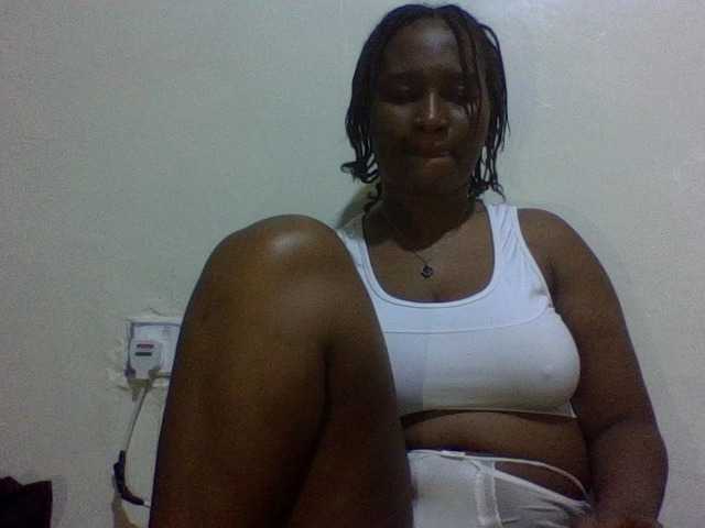 Curveydoll live cam on BongaCams