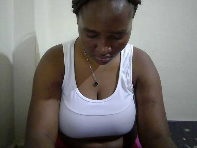 Curveydoll live cam on BongaCams
